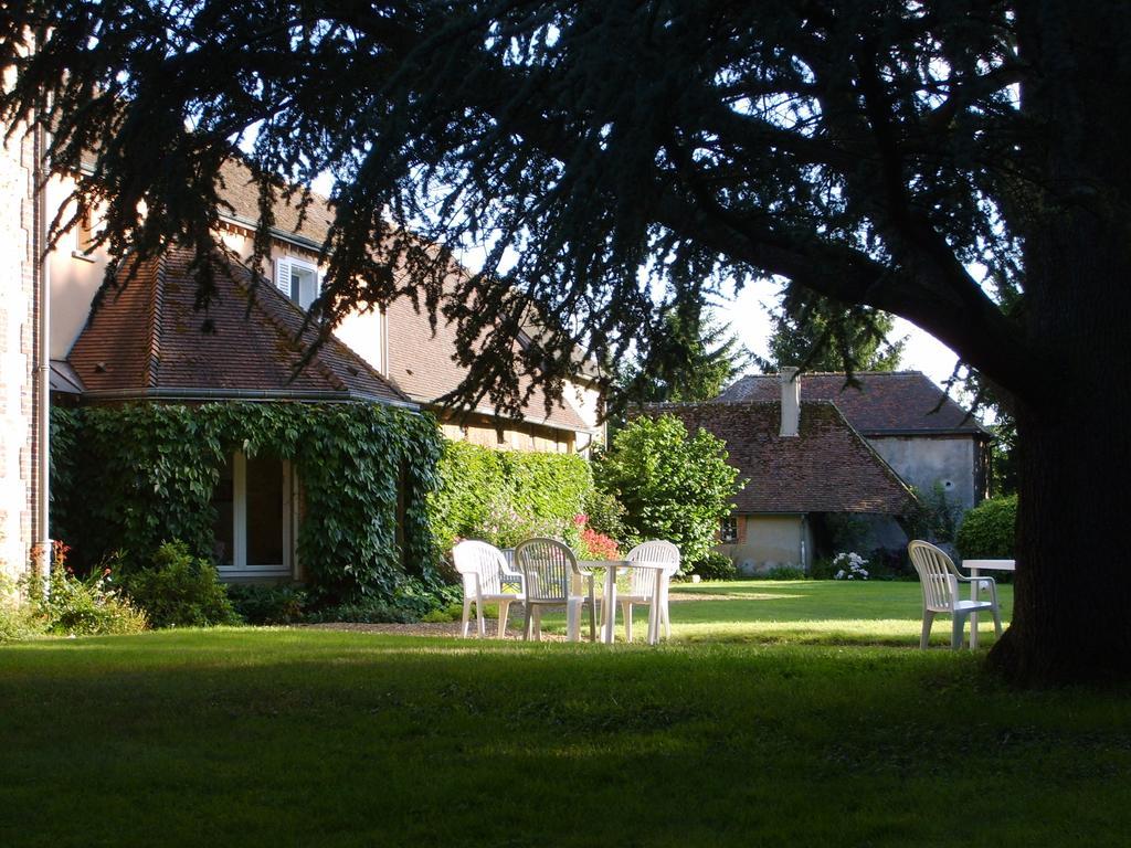 Ferme Du Chateau Bailleau-l'Eveque Exterior foto